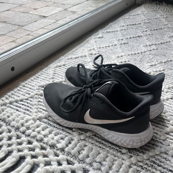 Nike Gym Shoes - Picture 3 of 5
